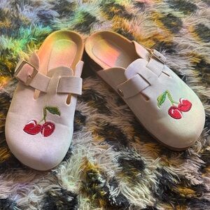 Women’s Cherry Embroidered Slip-On Clog - Cream
